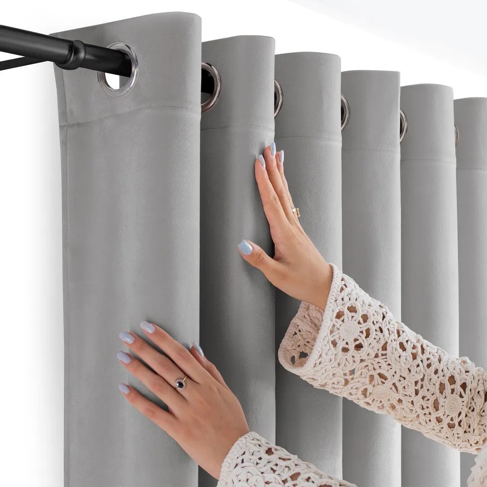 Sivý zamatový dimout záves 140x300 cm Velto – Filumi