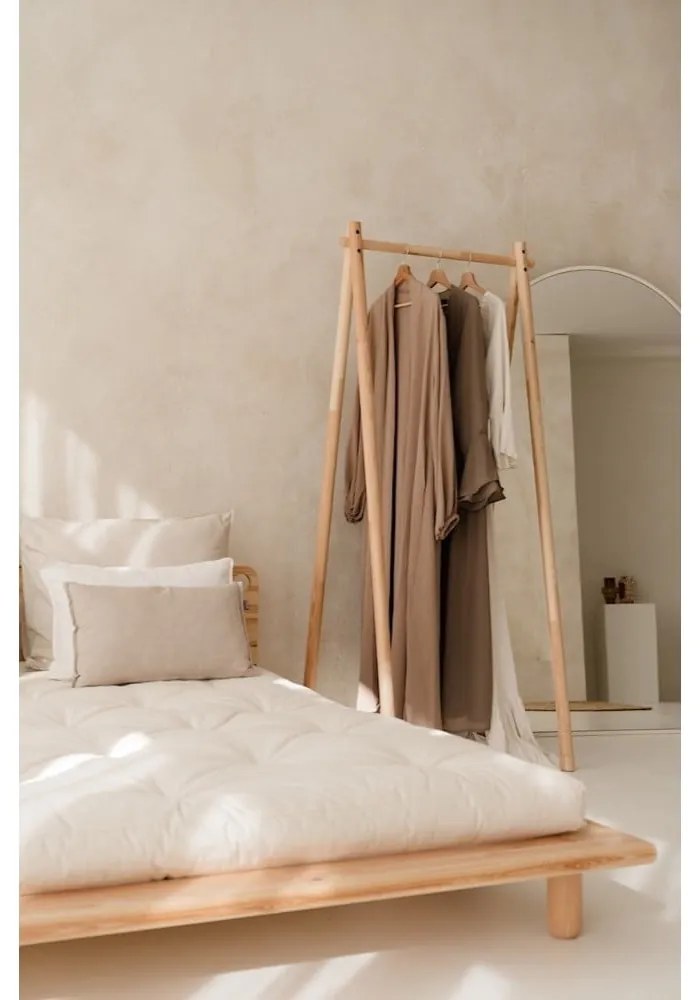Stojan na oblečenie z borovicového dreva v prírodnej farbe Hongi - Karup Design