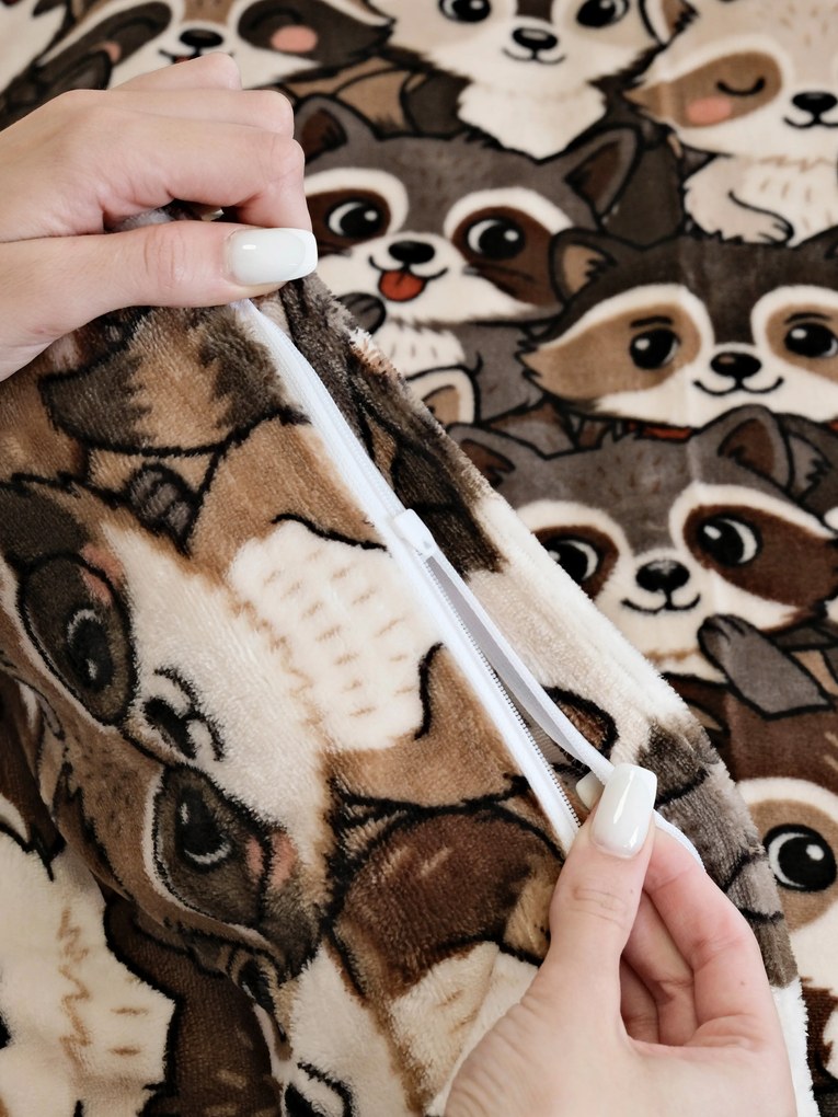 Predĺžené obliečky mikroplyš Exclusive - Mývalia invázia 140 × 220 cm, 70 x 90 cm