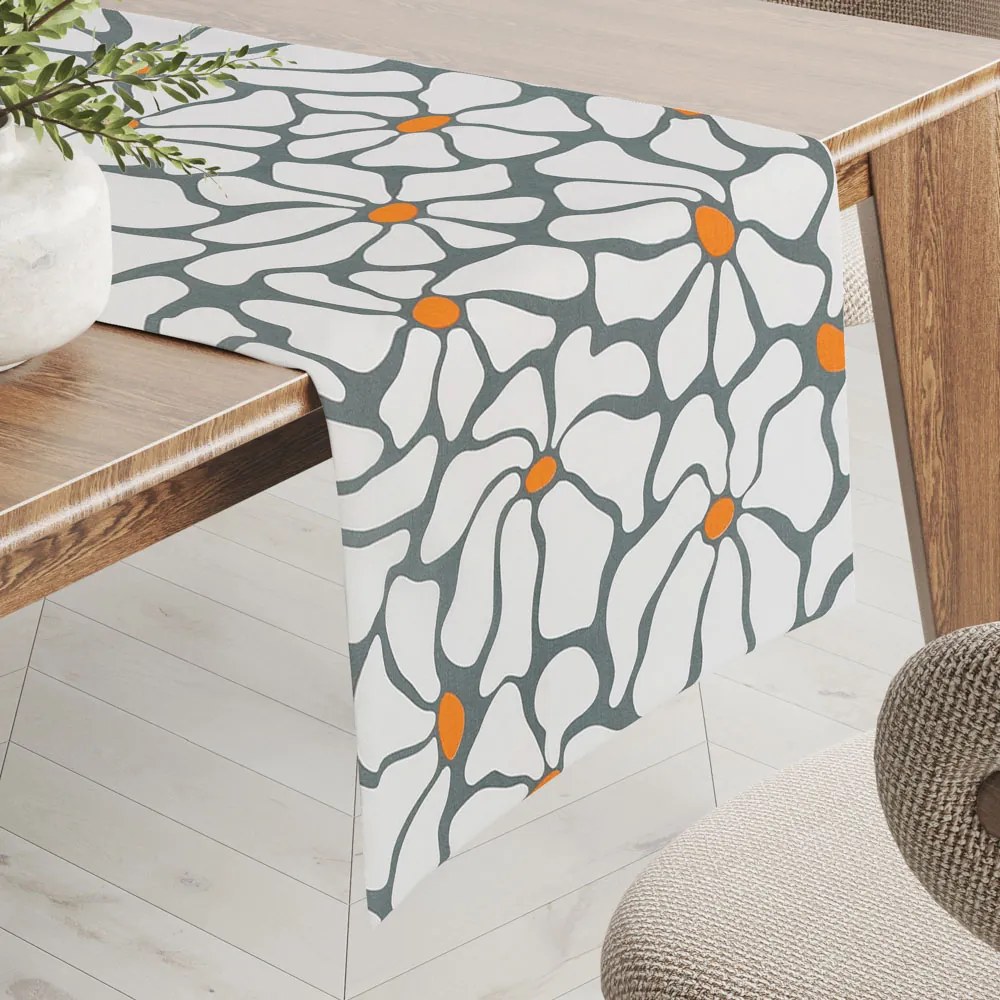 Biante Bavlnený behúň na stôl Sandra SA-491 Biele designové kvety na sivom 45x120 cm