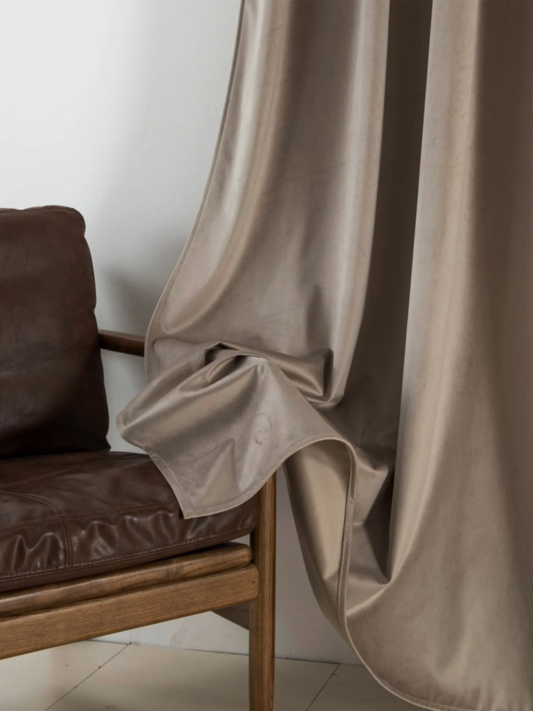 Zamatové zatemňovacie závesy Cesar cappuccino - 140 x 250 cm (2ks) - riasiaca stuha