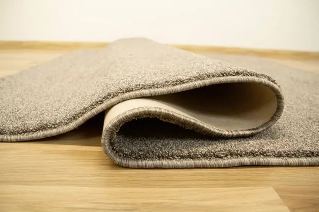 Metrážny koberec Amore 177 sivý