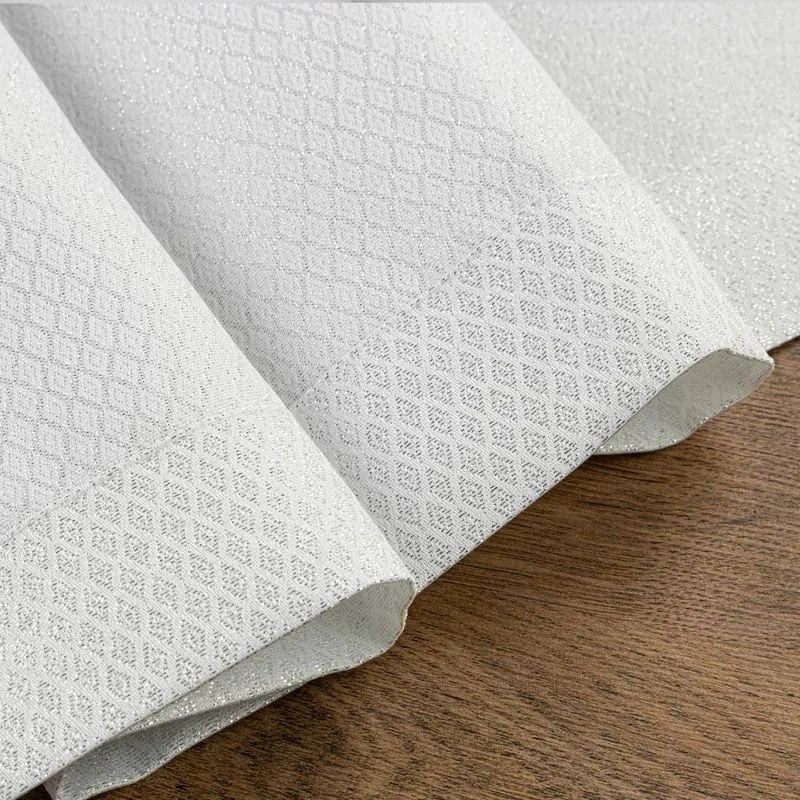 Luxusný obrus Jowita lurex 140 × 180 cm – biela/strieborná