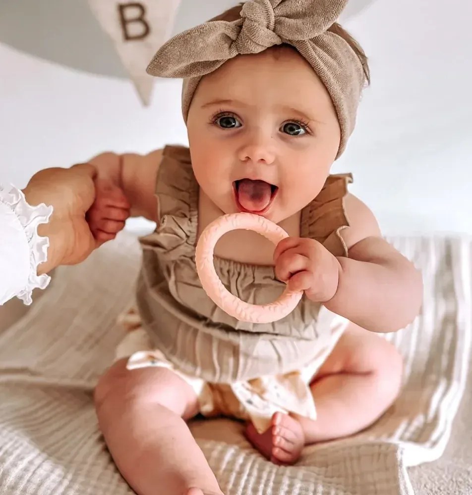 Silikónové hryzátko / jahodový krém