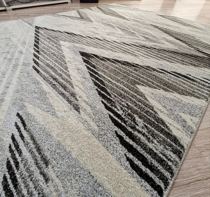 Abstraktný koberec Rio 519 v sivo-béžovej kombinácii farby Rozmer: 80x150 cm