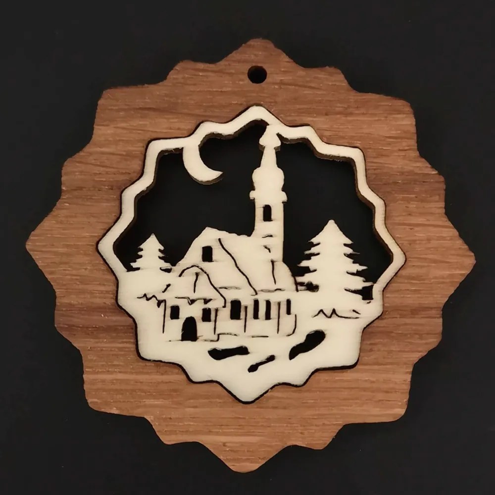 AMADEA Drevená ozdoba z masívu s vkladom - vločka s kostolom 7 cm