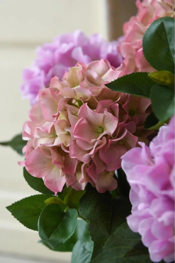 Umelá hortenzia HYDRANGEA v bielom kvetináči, výška 78 cm, ružová