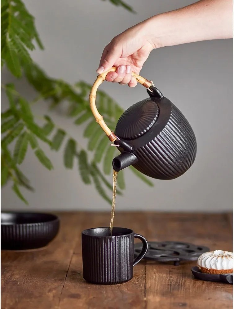 Čierna kameninová kanvica na čaj 850 ml Neri – Bloomingville