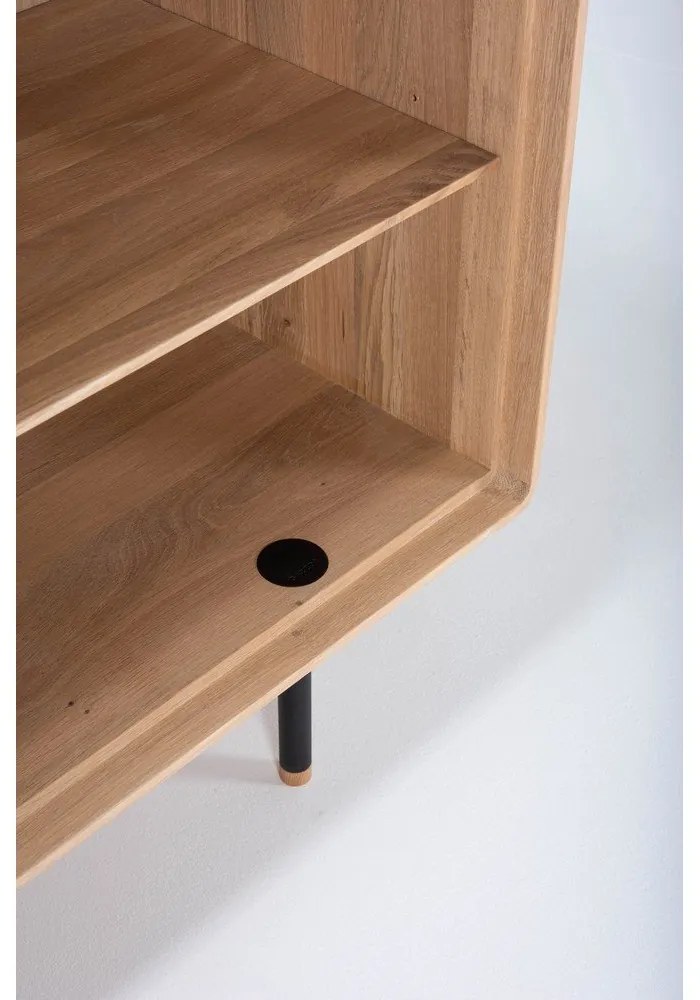 Nízka komoda z dubového dreva v čierno-prírodnej farbe 118x100 cm Fina – Gazzda