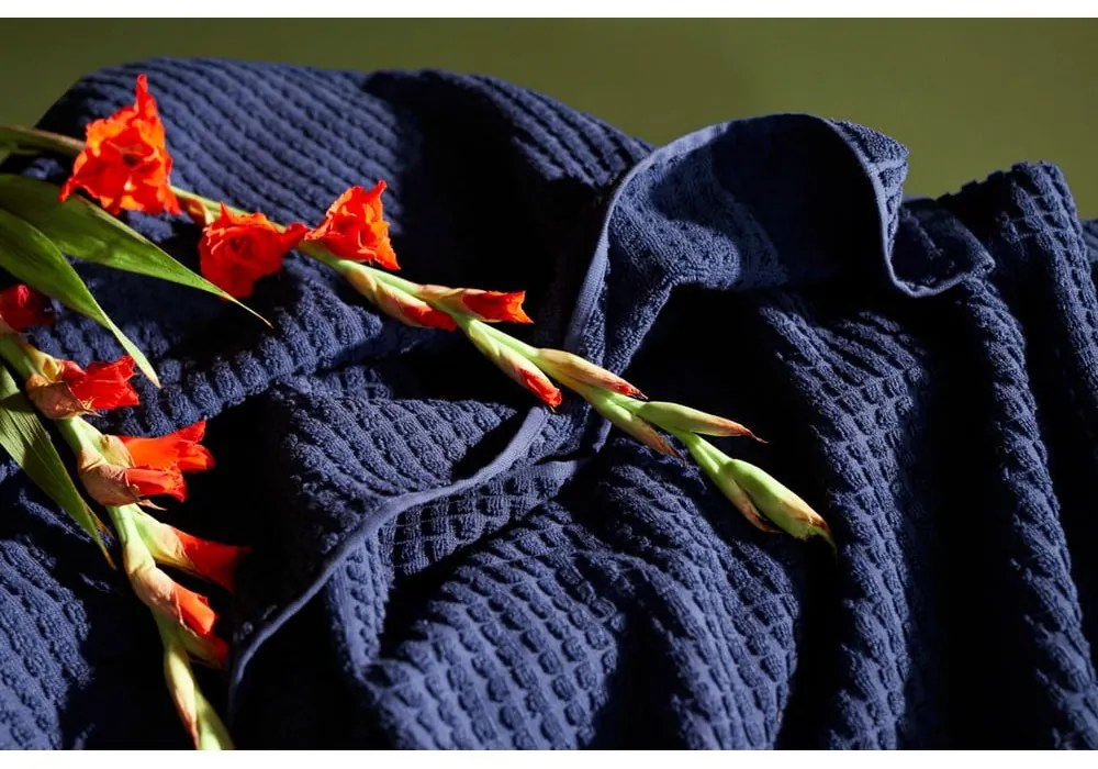 Tmavomodrá froté osuška z Bio bavlny 70x140 cm Check – JUNA