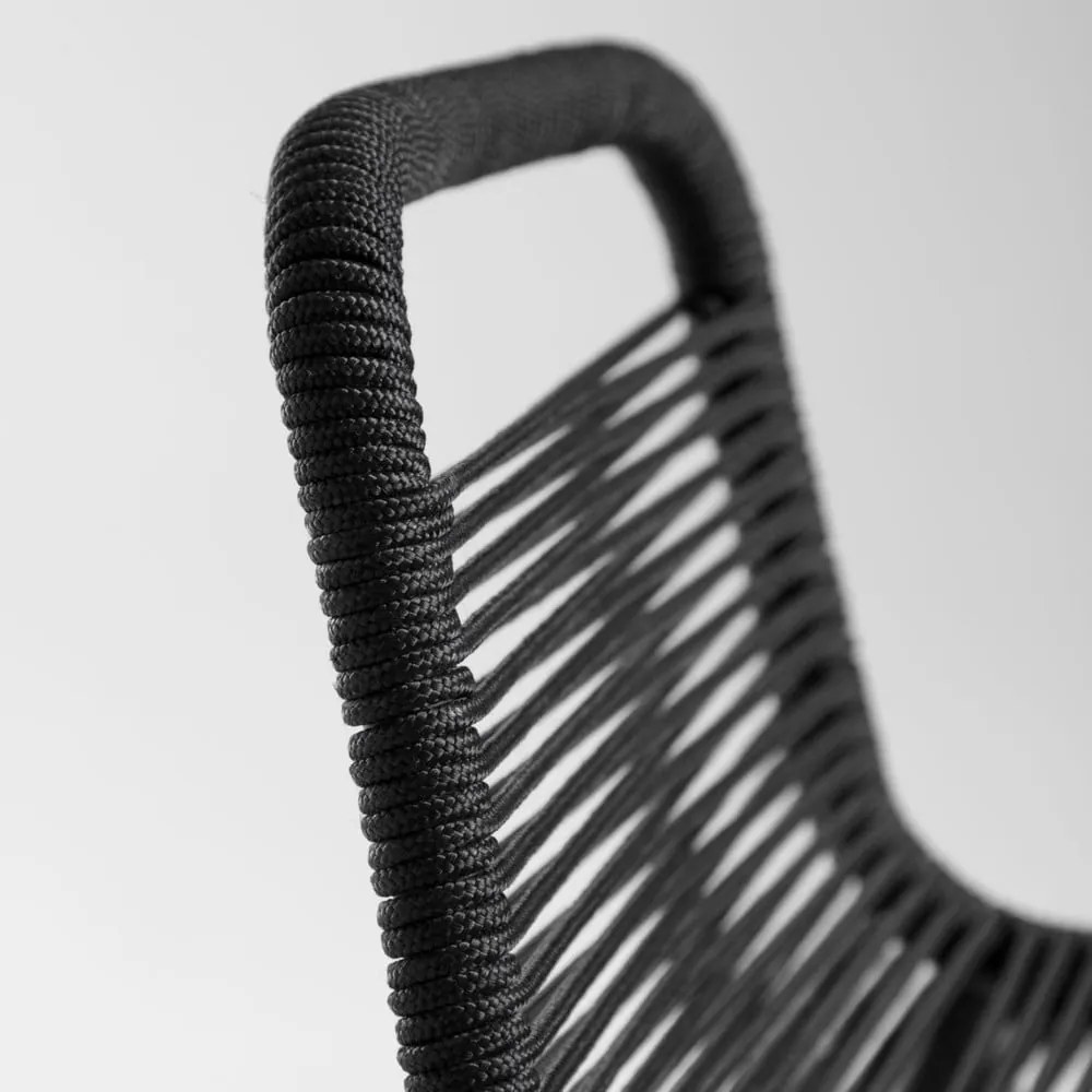 Čierna barová stolička s oceľovou konštrukciou Kave Home Glenville, výška 74 cm