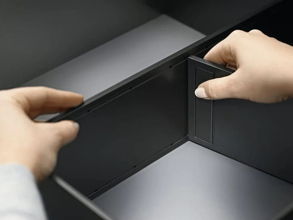 Blum Príborník ZC7S600BS3 Ambia-line 300 x 600 mm čierný