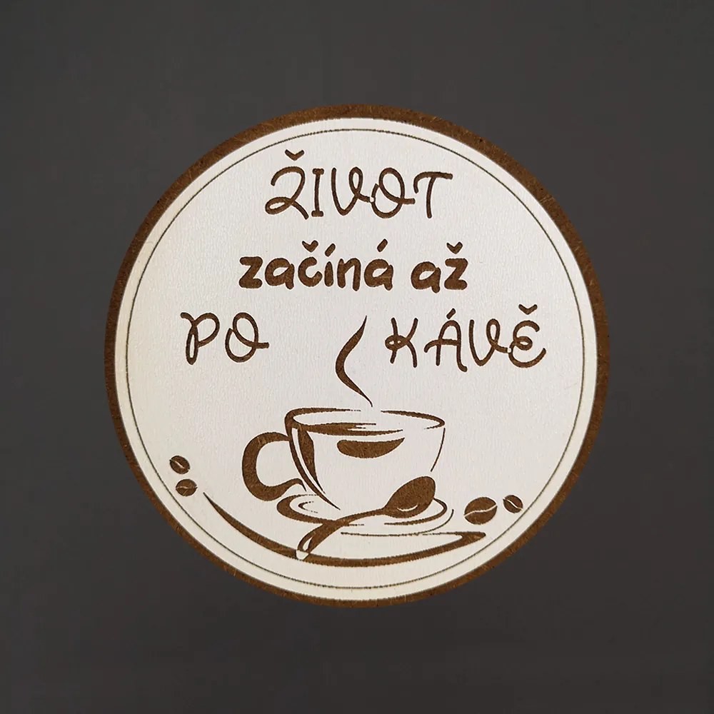 AMADEA Drevený podtácok okrúhly Káva text "život začína až po káve", priemer 10,5 cm