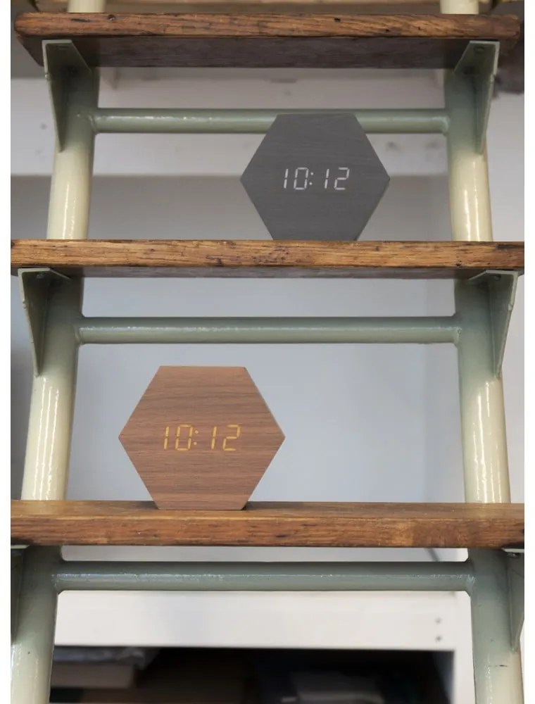 Digitálny budík Hexagon – Karlsson