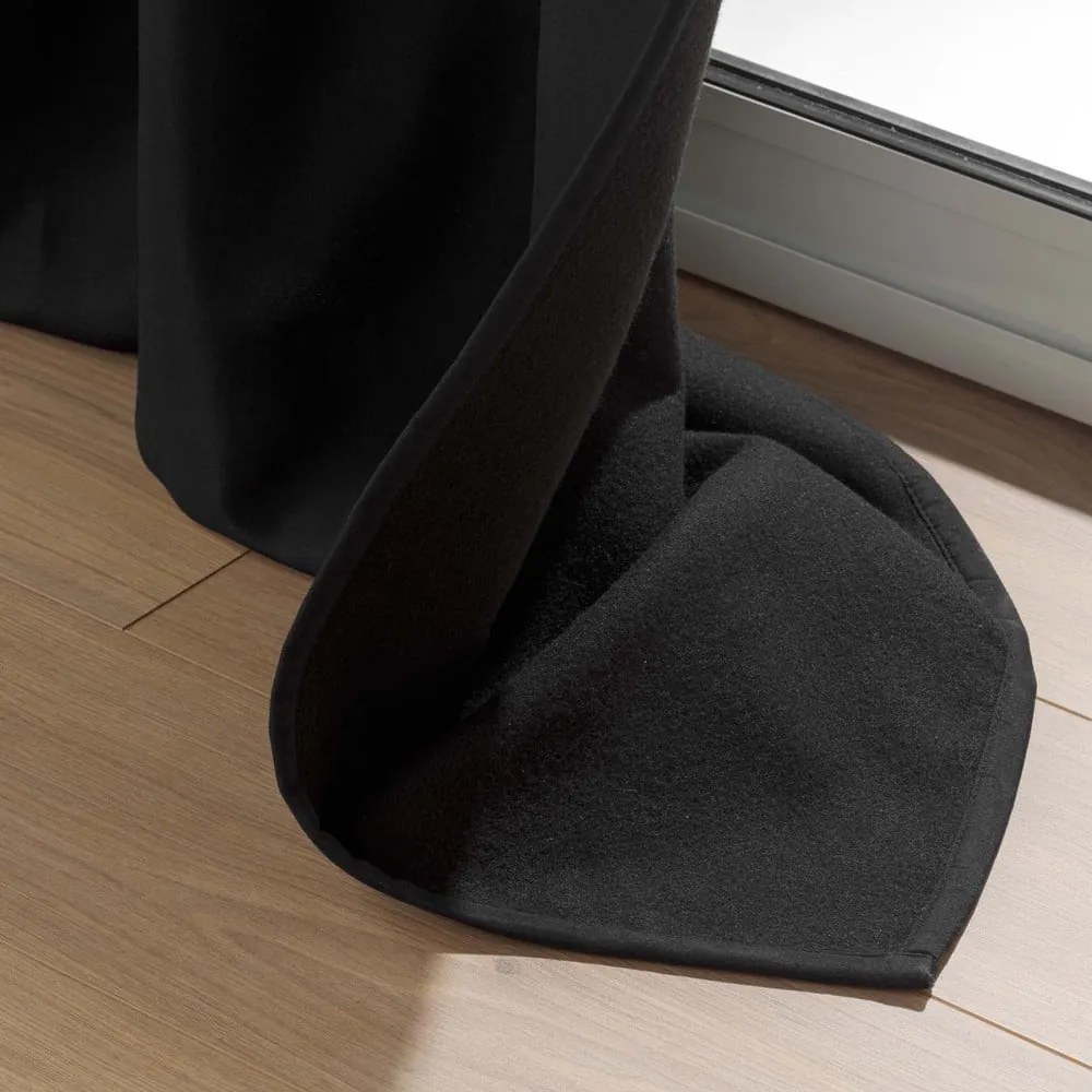 Čierny termo záves z mikrovlákna 135x260 cm Micropolar – douceur d'intérieur