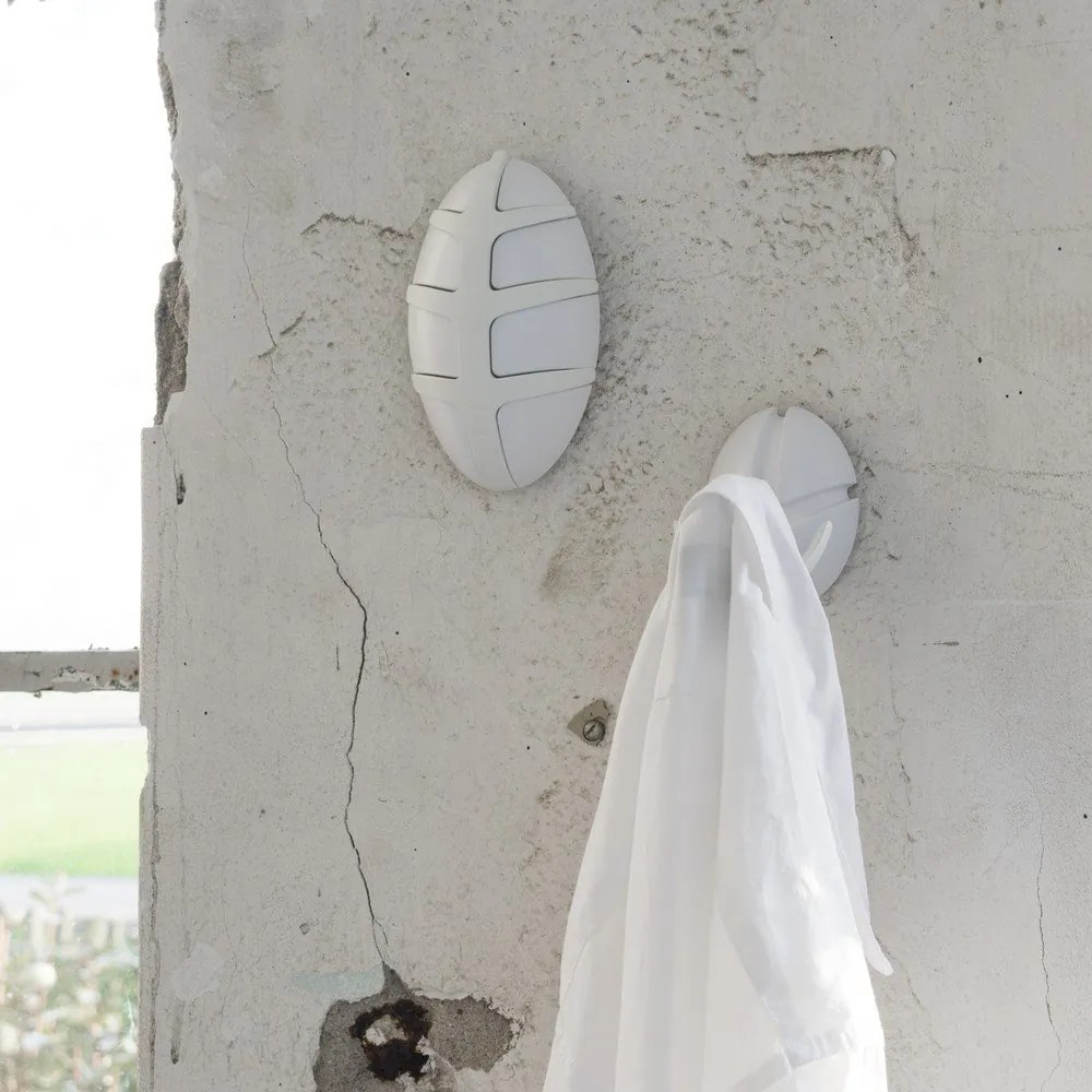 Biely nástenný háčik Bug – Spinder Design