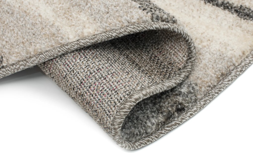 TA Koberec K186A STREDNÉ SIVÉ SARI KOLESO B1X Rozmer: 150x150 cm