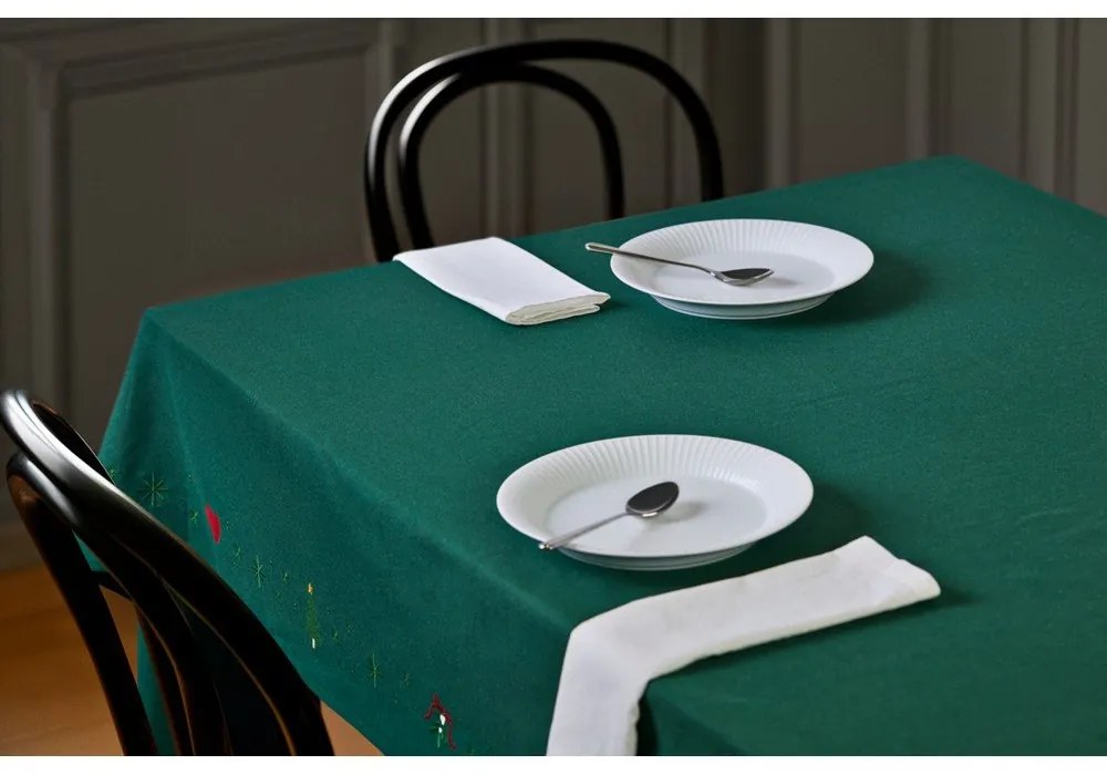 Obrus s vianočným motívom s prímesou bavlny 150x270 cm Christmas Fable – JUNA