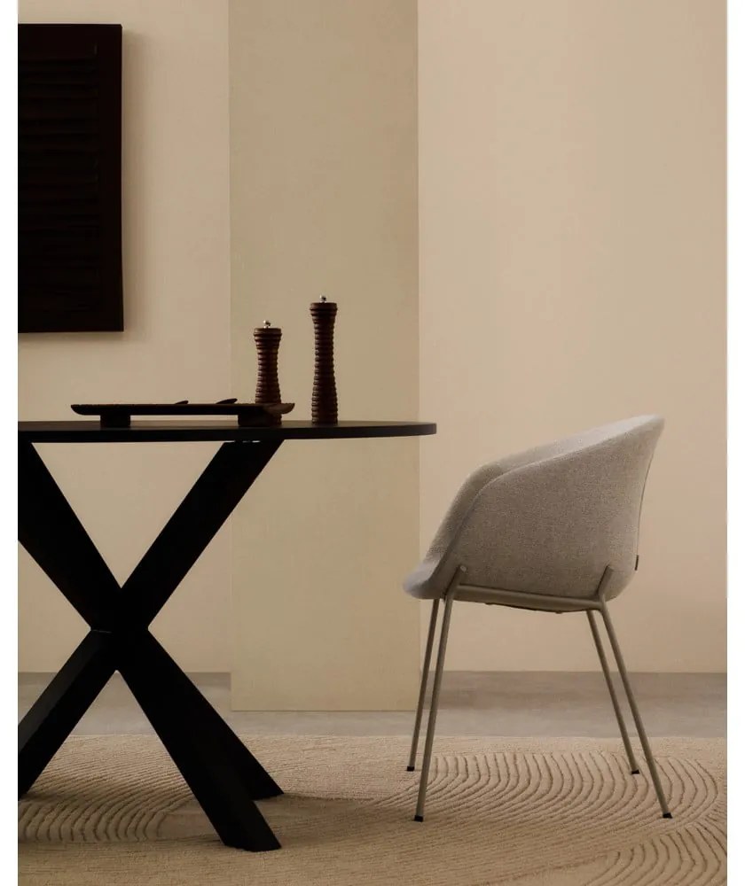 Béžové čalúnené jedálenské kreslo s podrúčkami Yvette – Kave Home