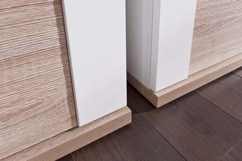 Široká vitrína Caracas typ 22, dub/biely lesk, s osvetlením