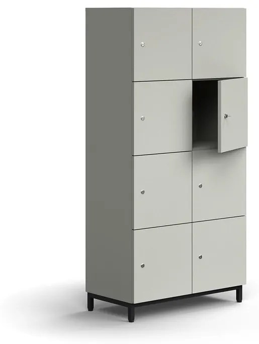 Priehradková skrinka QBUS, 8 priehradiek, na nožičkách, 1636x800x420 mm, čierna, svetlošedá