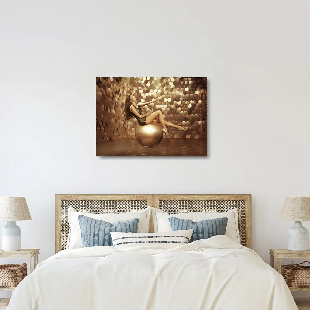 Sklenený obraz ženy v zlatej miestnosti (70x50 cm)