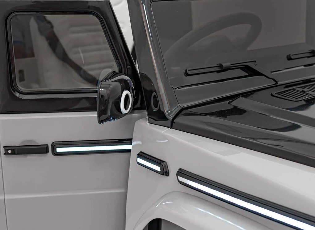 Ramiz Vozidlo Mercedes Benz EQG Strieborná