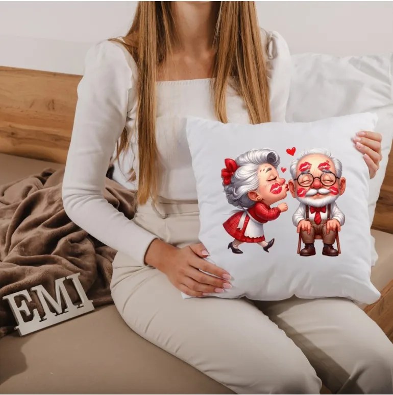Dekoratívny vankúš Love Story 40x40 cm EMI