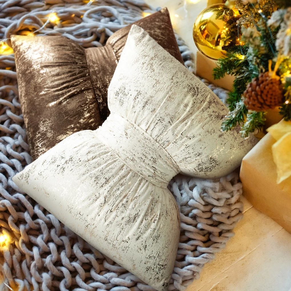 DEKORAČNÝ VANKÚŠ KOKARDA1 45X55 CM HNEDÁ