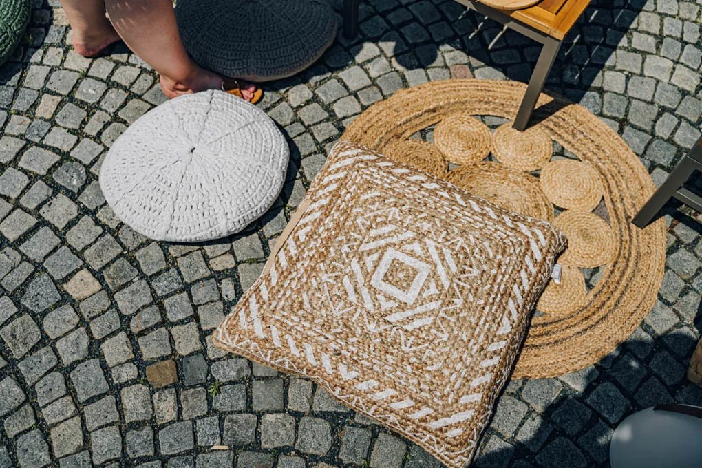 Okrúhly dekoračný vankúšik DORA 45 cm, sivý