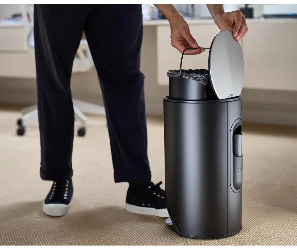 Matne čierny nášľapný kovový odpadkový kôš 10 l Arc – Joseph Joseph