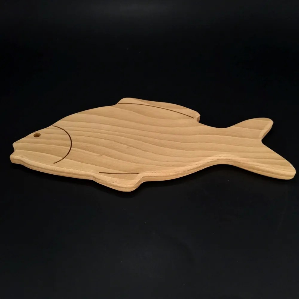 AMADEA Drevená doštička v tvare kapra, masívne drevo, 30x15x1, 5 cm