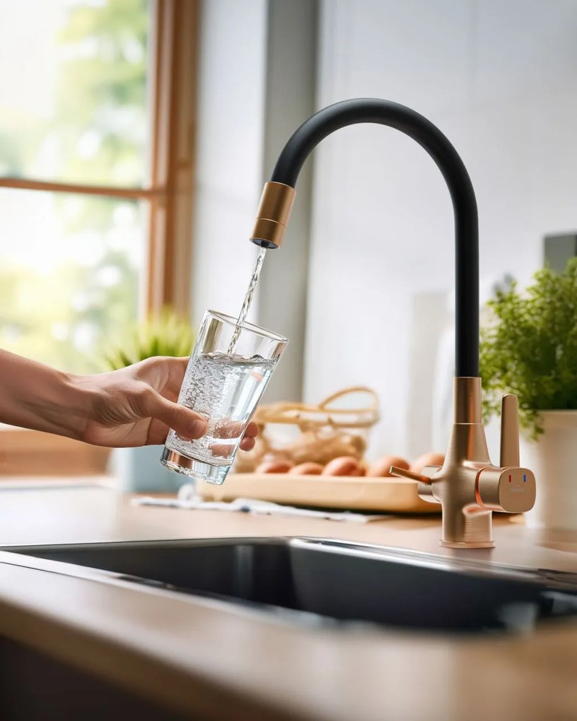 Invena Magic, stojanková drezová batéria s flexibilným ramenom a filtrom na pitnú vodu, čierna-medená matná, INV-BZ-02-F15-V