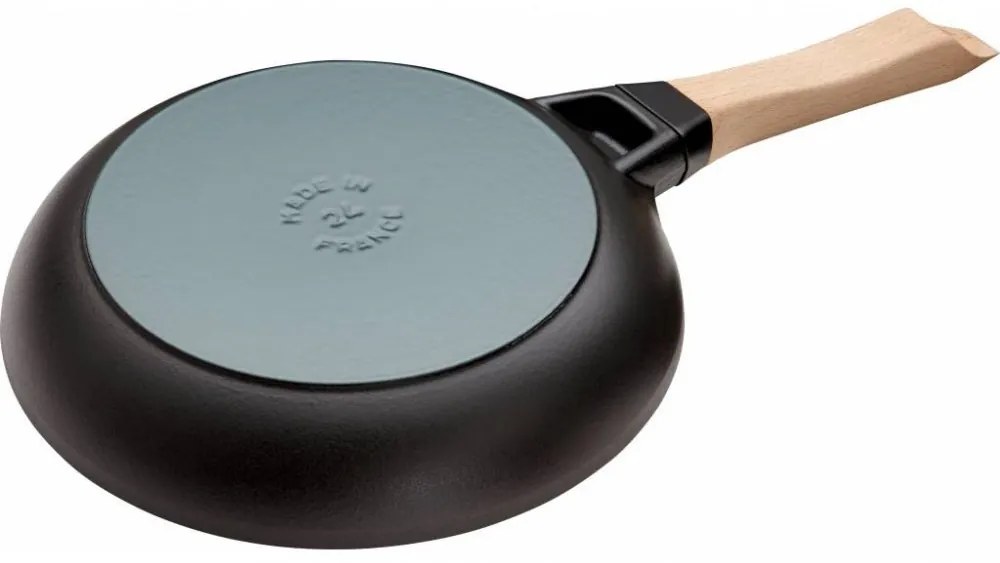 STAUB panvica s drevenou rukoväťou, 24 cm