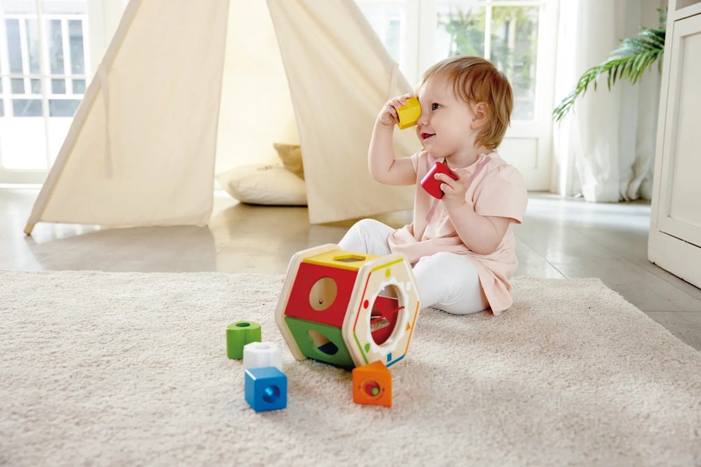 Drevená vkladačka s geometrickými tvarmi