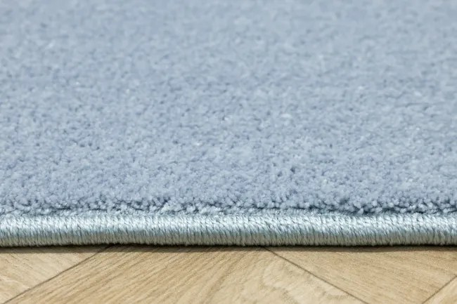 Metrážny koberec Saint-Tropez 418 svetlomodrý