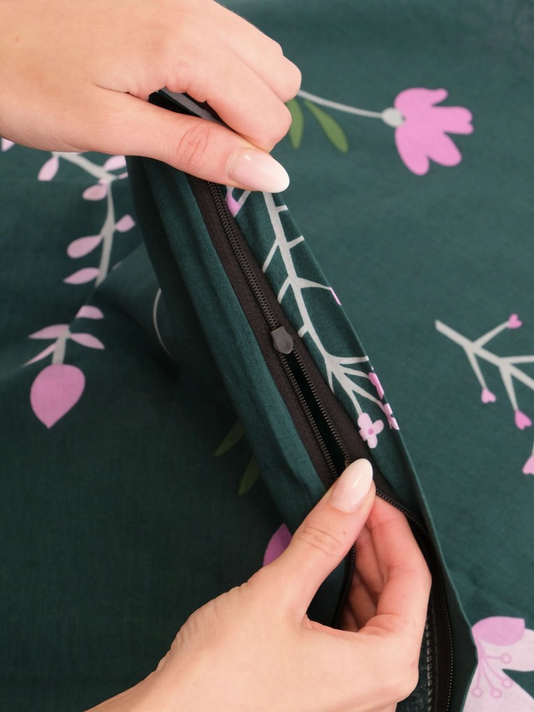 Bavlnená obliečka na vankúš Renforcé 70 × 90 cm - Vlčie maky tmavo zelené