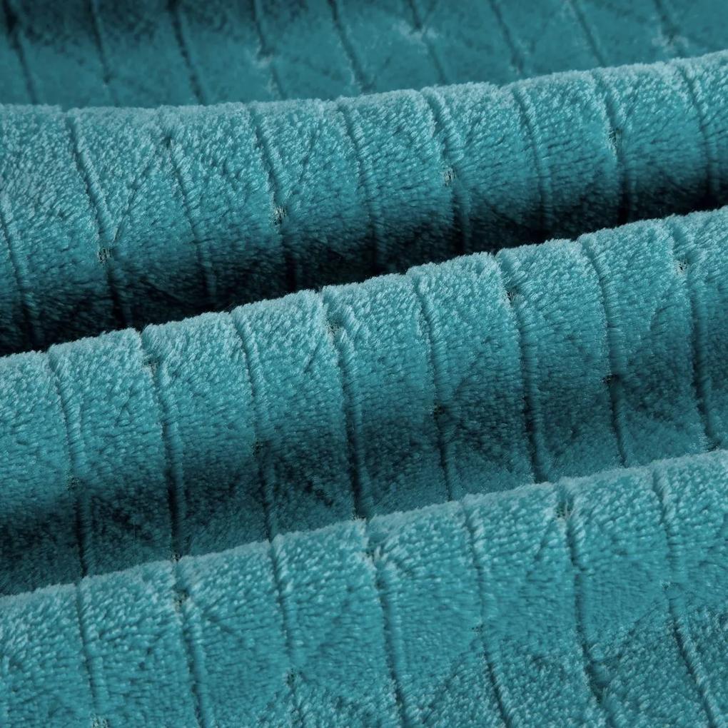 Kvalitná tyrkysová deka prehoz s geometrickým vzorom