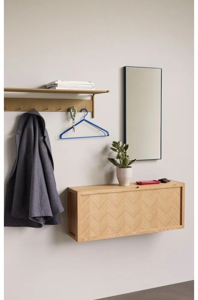 Výklopná závesná skrinka na topánky z dubového dreva Herringbone - Hübsch