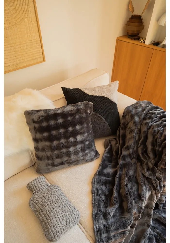 Dekoračný vankúš z mikroplyšu 45x45 cm Wave – Tiseco Home Studio