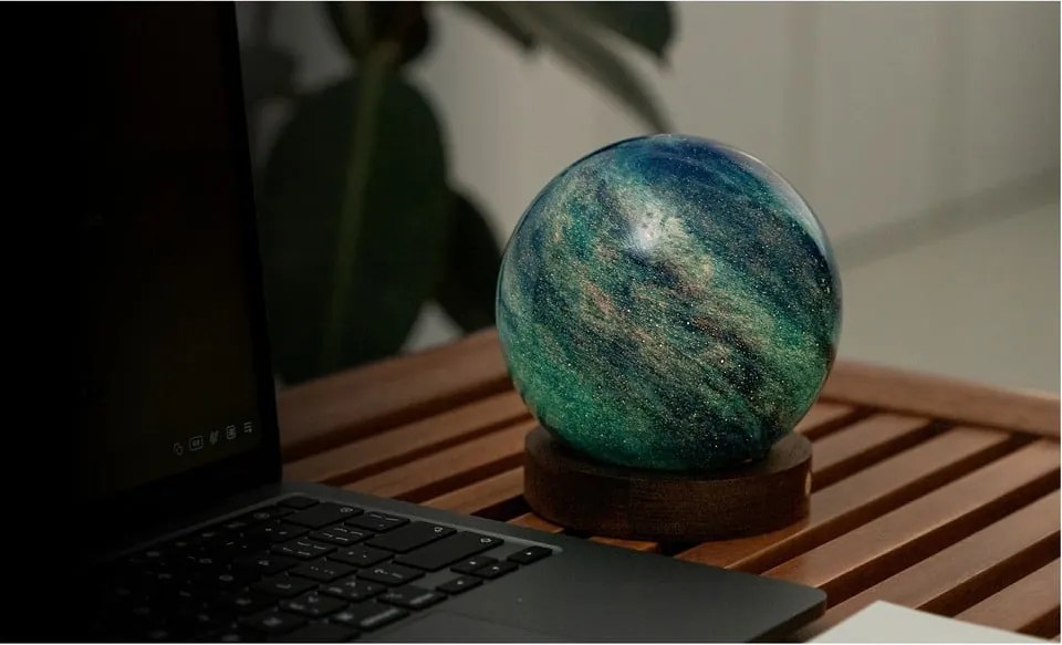 Tmavo prírodná svetelná dekorácia na USB ø 12 cm Galaxy Breeze – Gingko