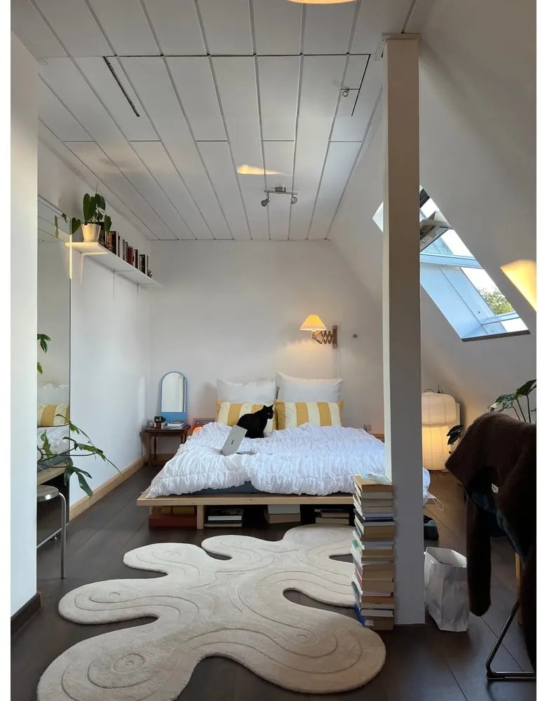 Jednolôžková posteľ z borovicového dreva s roštom v prírodnej farbe 90x200 cm Japan – Karup Design