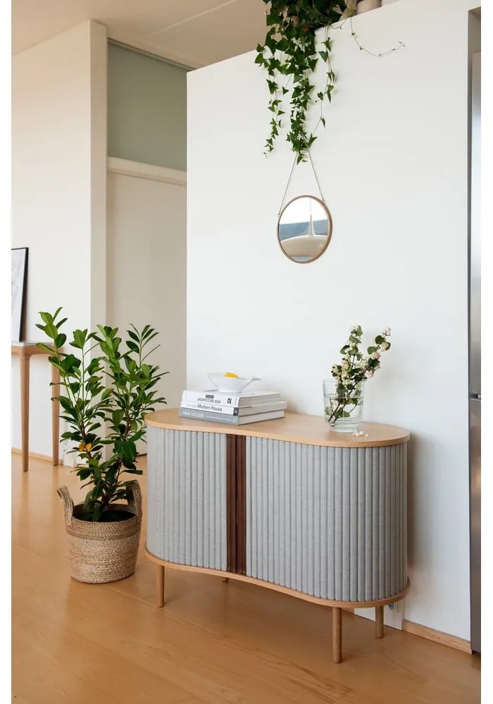 Nízka komoda v dekore duba v sivo-prírodnej farbe s posuvnými dverami 100x67 cm Audacious – UMAGE