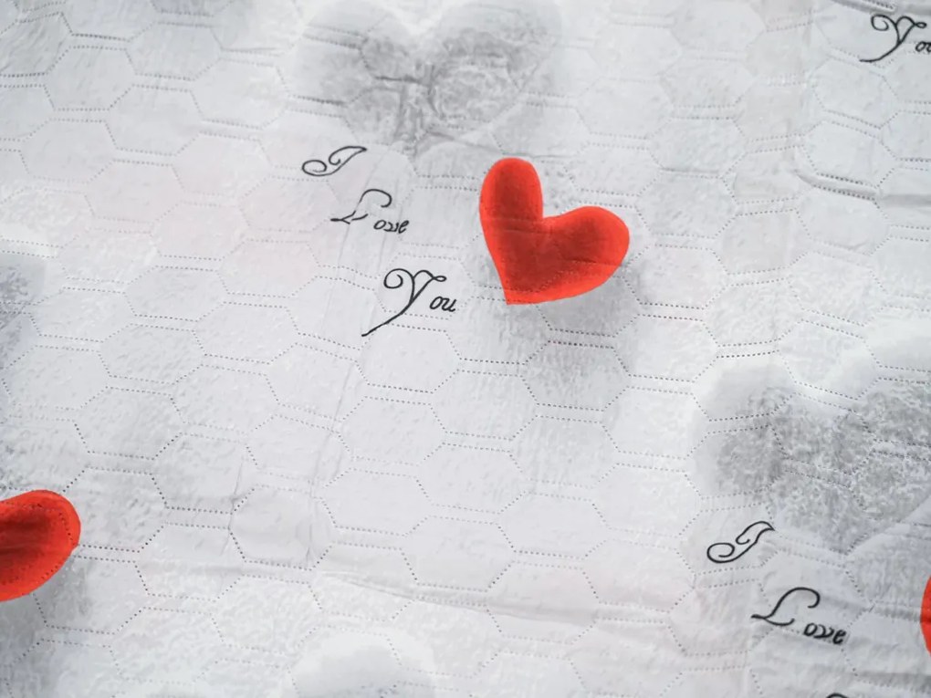 Prehoz na posteľ HEARTIZIA HEXAGON svetlosivý Rozmer: 170 x 210 cm