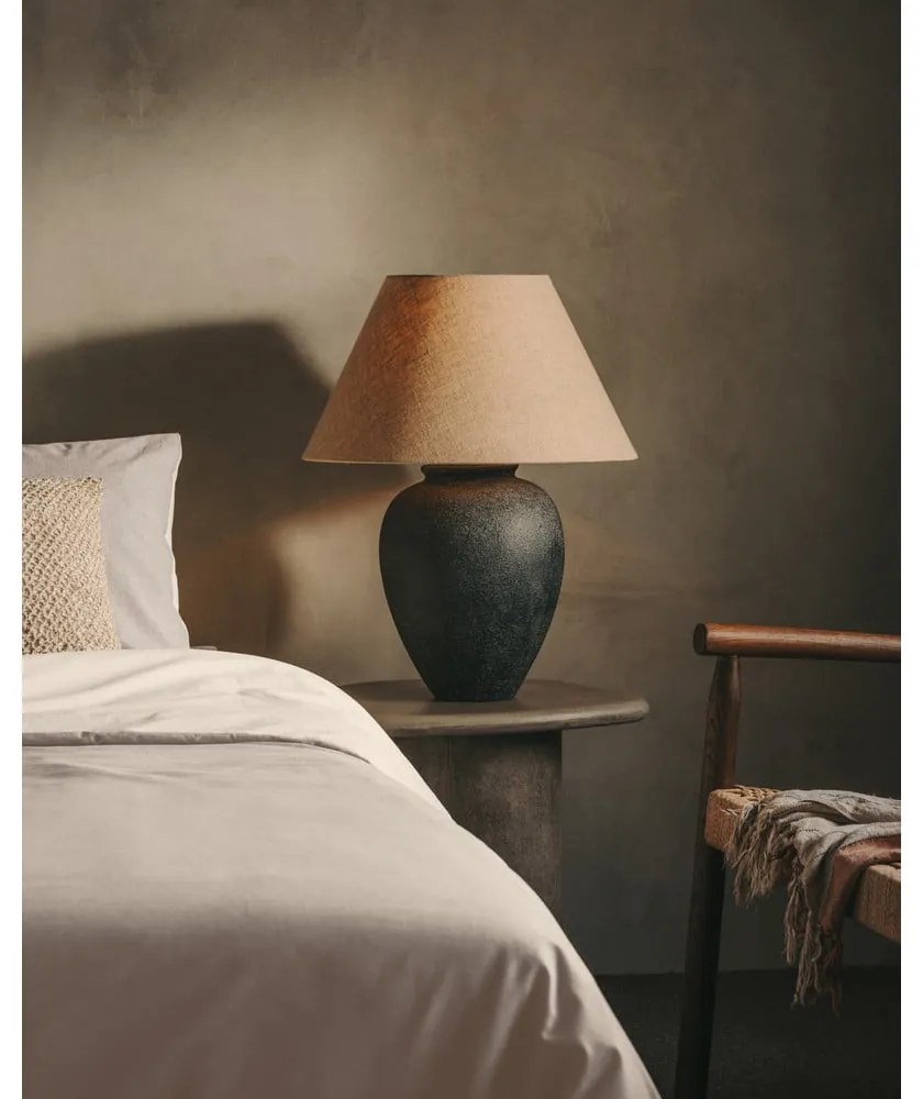 Čierno-béžová stolová lampa s textilným tienidlom (výška 60 cm) Mercadal – Kave Home