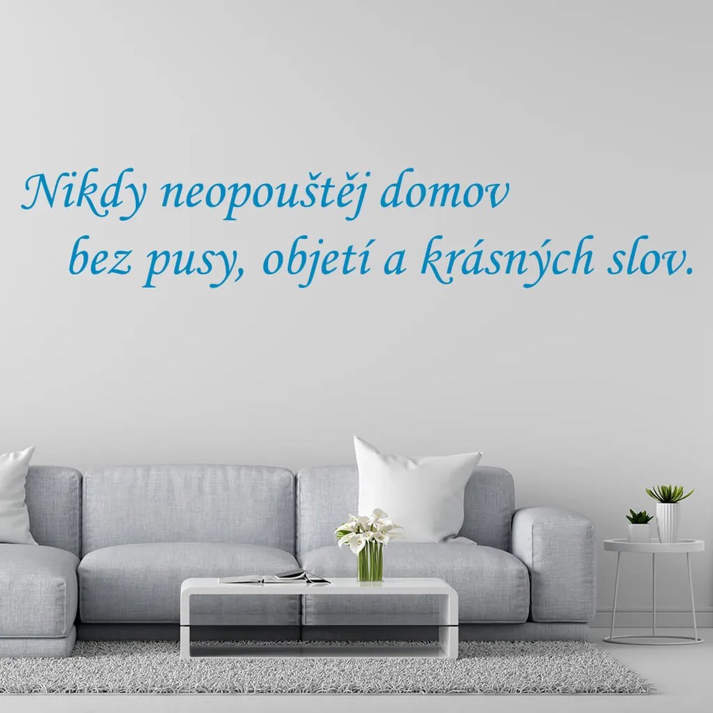 Veselá Stena Samolepka na stenu na stenu Nikdy neopúšťaj domov bez pusy, objatia a krásnych slov Farba: černá