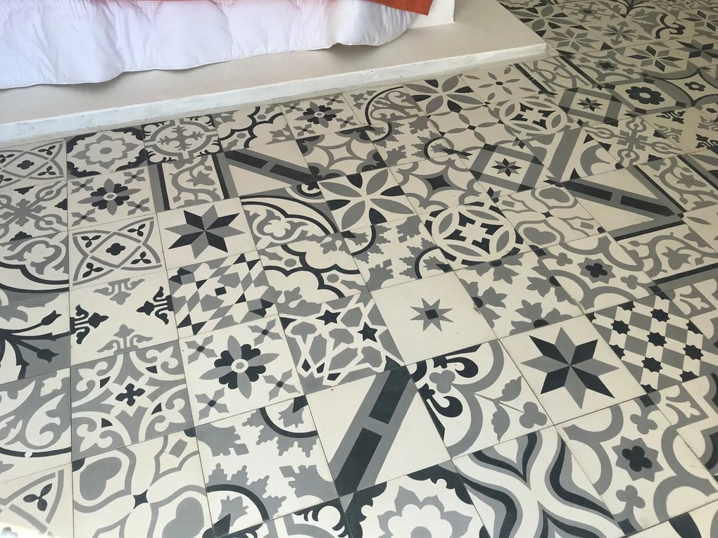 Cementové dlaždice Patchwork biela, sivá, čierna | Articima