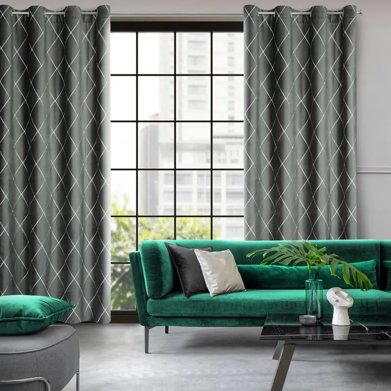 EUROFIRANY Zamatová záves zdobená výšivkou 140 cm x 250 cm svetlosivá 100 % polyester