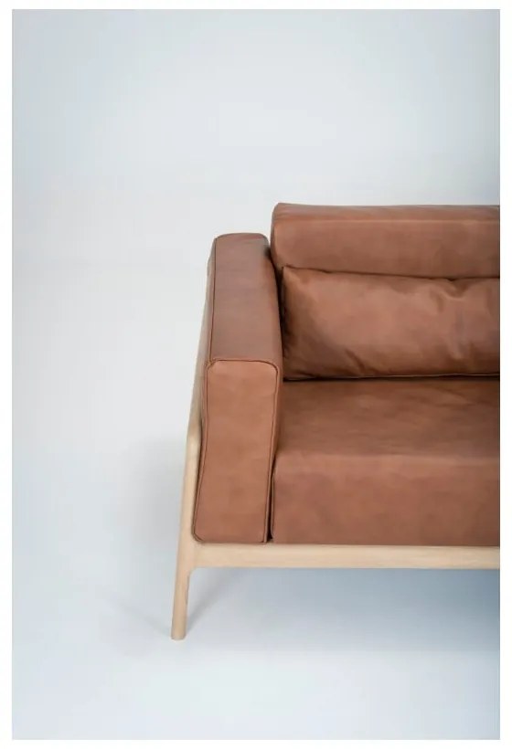 Koňakovohnedá pohovka z byvolej kože s konštrukciou z dubového dreva Gazzda Fawn, 240 cm