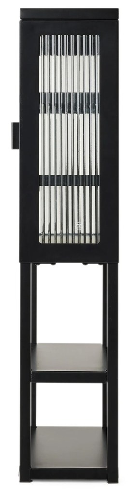 Vstavaná skriňa so sklenenými dverami